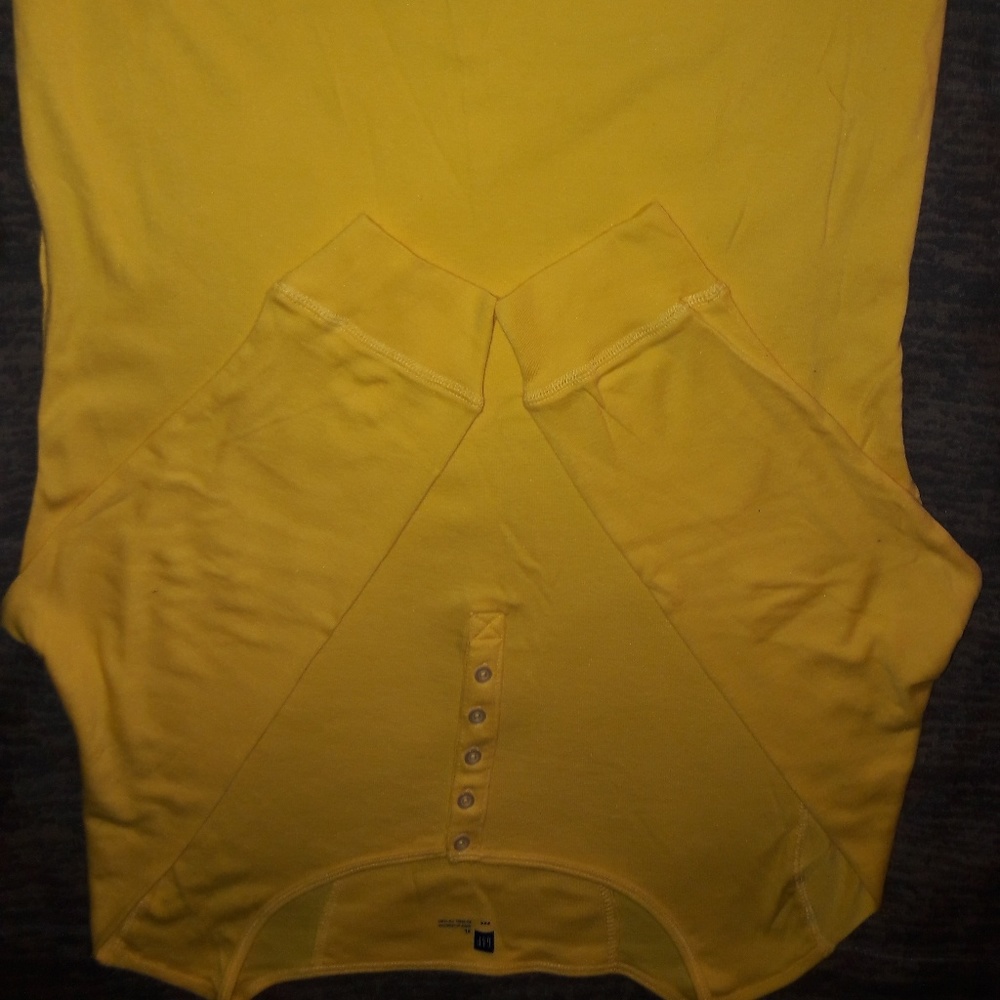 GAP Top - Picture 3 of 3